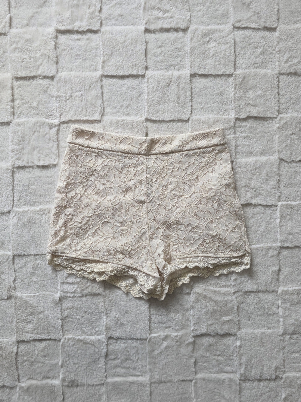 Streetwear Society Cream Lace Trim High-Waist Shorts